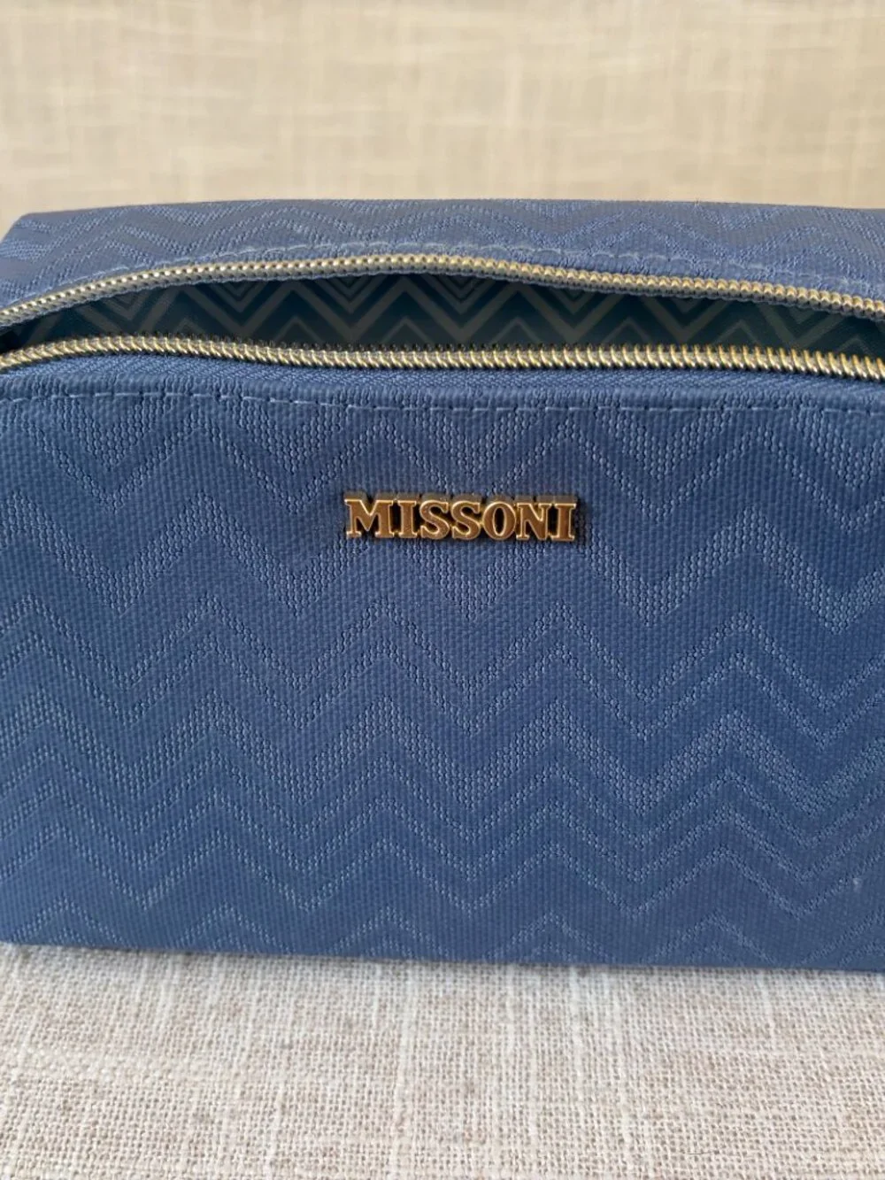 Delta One Missoni Blue Toiletry Pouch Travel Amenity Bag Gold Zipper Like New